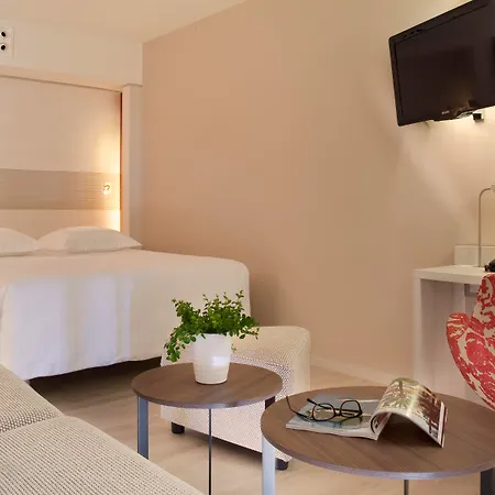Oceania Ferrand Hotel