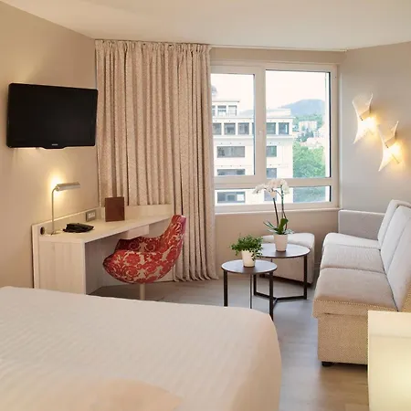 Oceania Ferrand Hotell