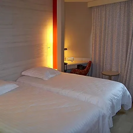 מלון Oceania Ferrand 4*