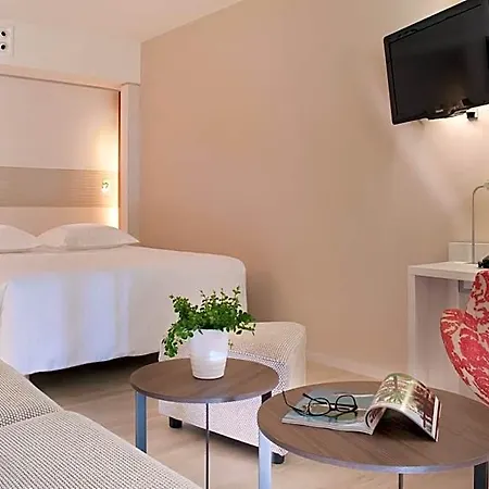 מלון Oceania Ferrand 4*